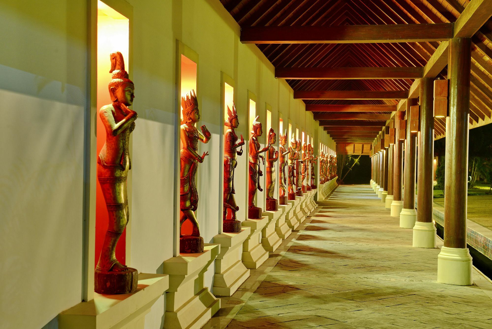 Aureum Palace Hotel & Resort Ngwe Saung Нґвезаун Екстер'єр фото